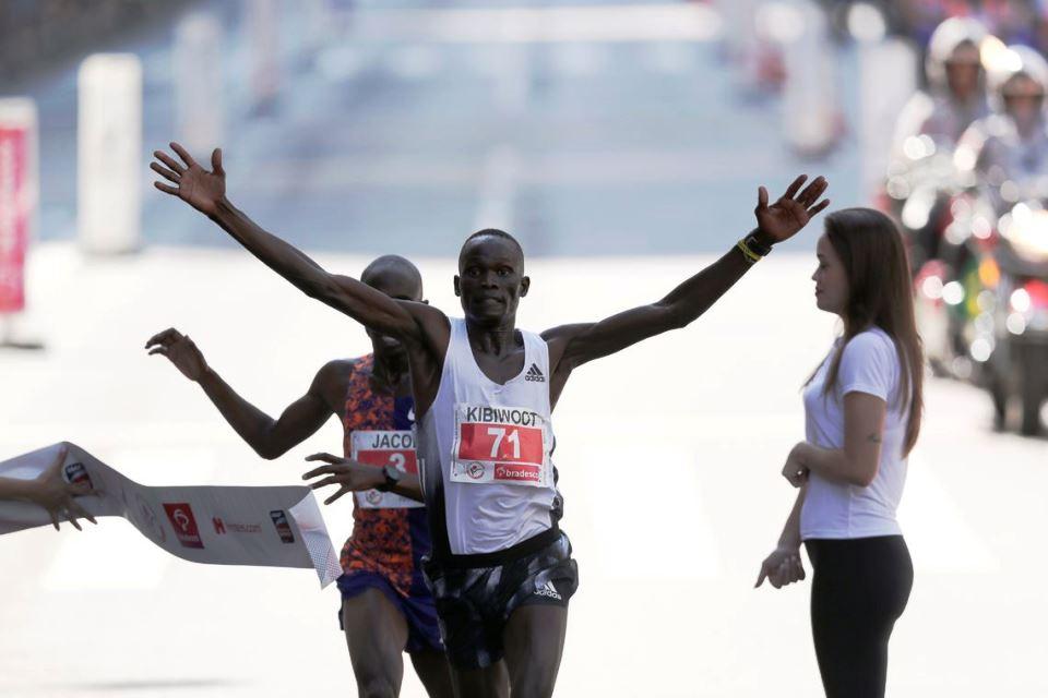 Queniano vence São Silvestre com ultrapassagem emocionante no final