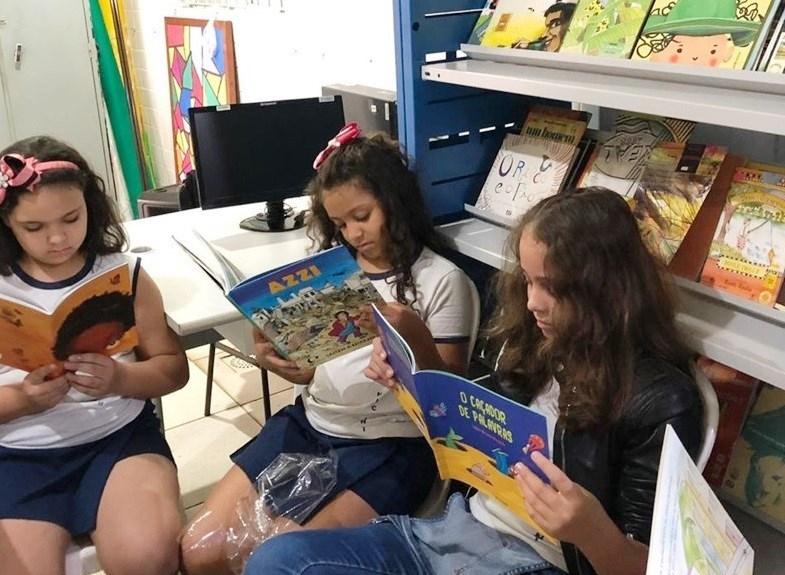 Secretaria da Educação investe quase R$ 1,5 milhão para compra de 42 mil livros em 2019