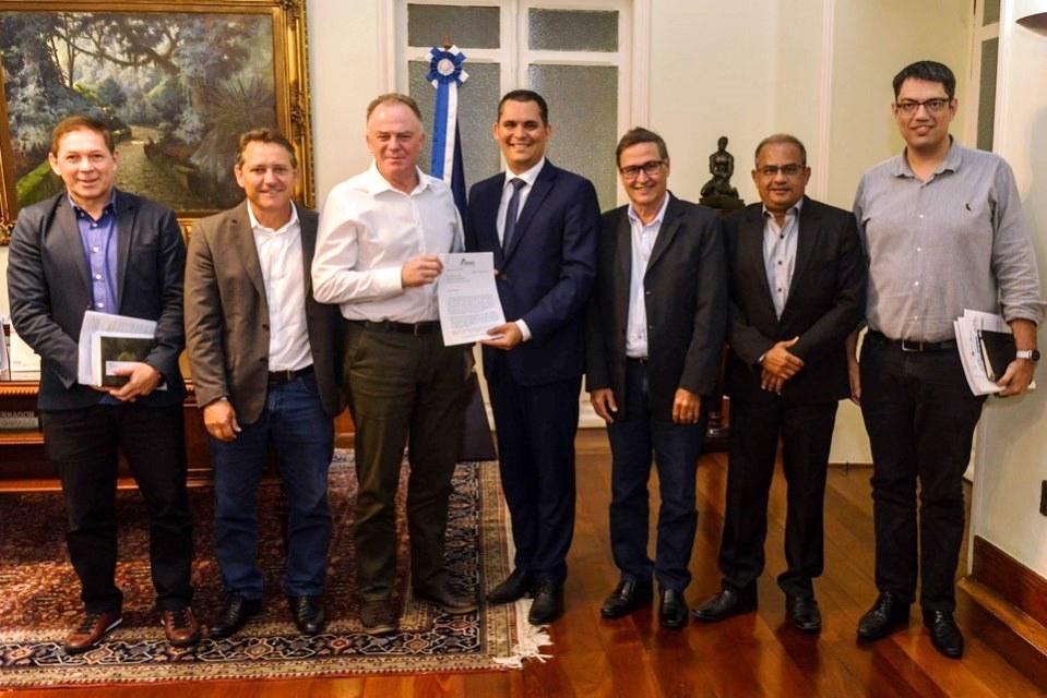 Governador recebe diretoria da Amunes no Palácio Anchieta