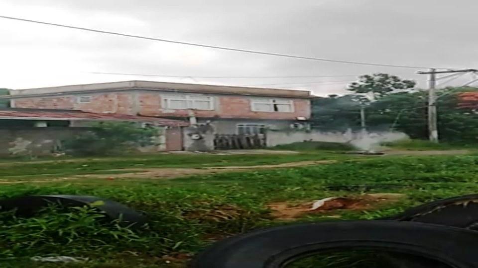 Irmãos são eletrocutados ao soltar pipa em São Gonçalo, RJ