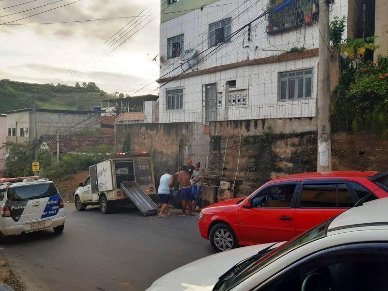 Sobrinho mata tio a pauladas e joga corpo do terceiro andar de prédio