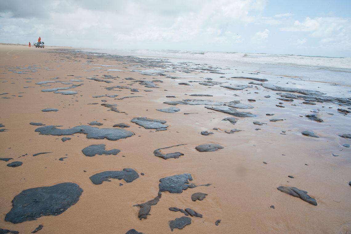 Pescadores de áreas atingidas por óleo recebem 2ª parcela do auxílio