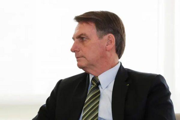 Bolsonaro cria caso com governadores e joga preço excessivo da gasolina nas costas dos Estados