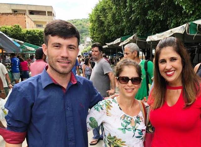 Deputada Raquel Lessa visitou feira em Barra de São Francisco, neste sábado (9)