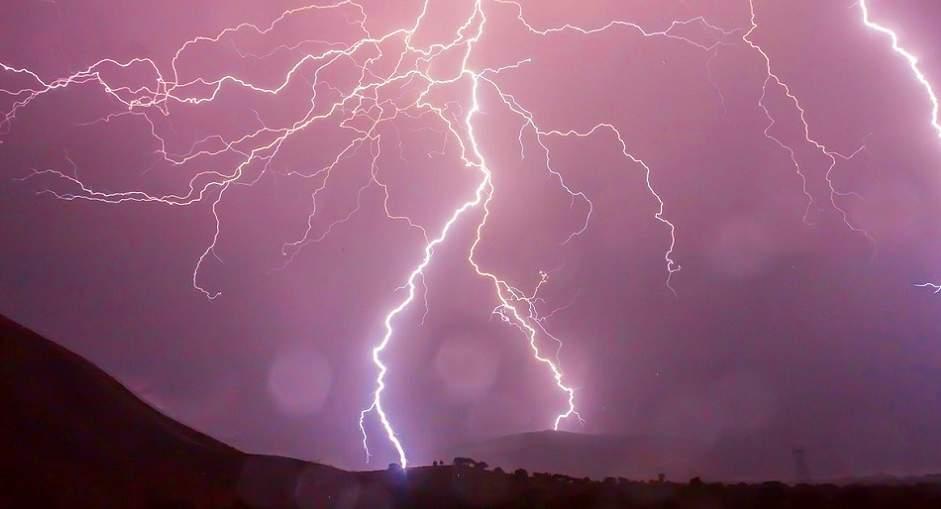Alerta de chuva forte, tempestade de raios, vendaval e queda de granizo no sul do ES