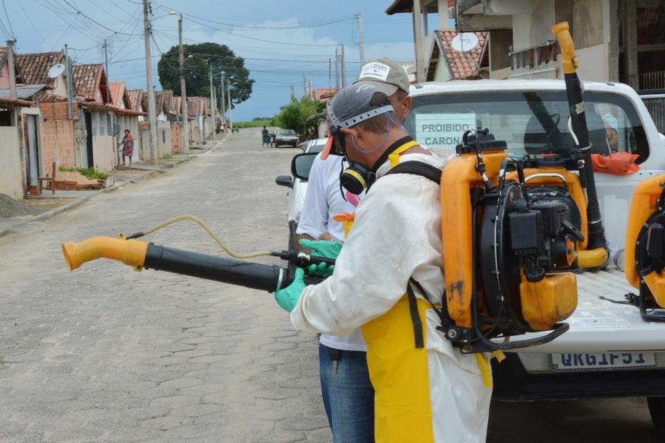 Saúde usa bombas costais no reforço de combate à Dengue em Boa Esperança