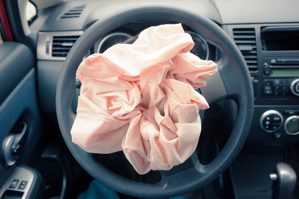 Defeito em airbag pode afetar 2,7 milhões de carros