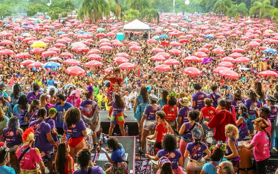 Carnaval no Rio tem mais de 3 milhões de pessoas nos blocos