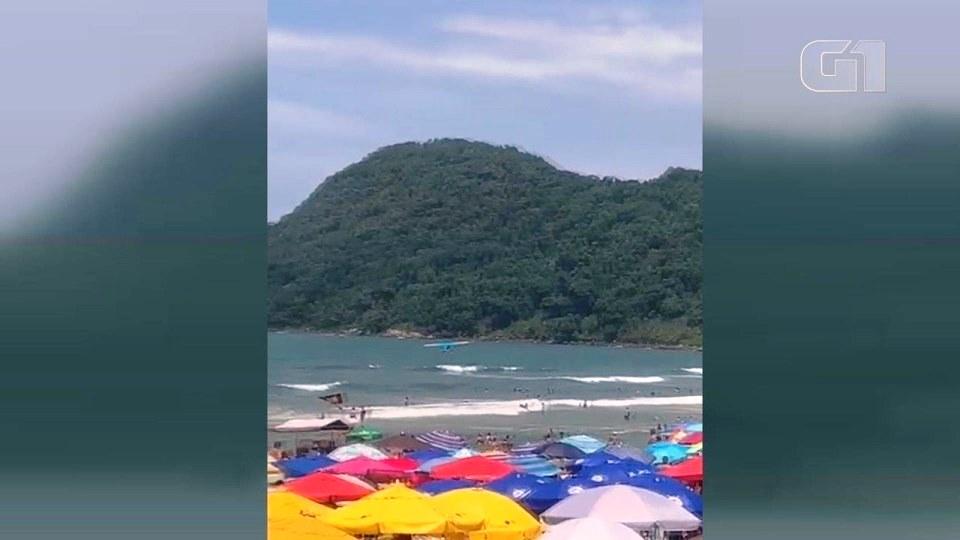 Avião de pequeno porte cai no mar em Guarujá e piloto sobrevive