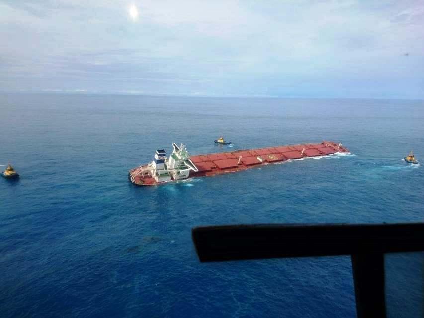 Navio de transporte de minério para China corre o risco de afundar em alto-mar