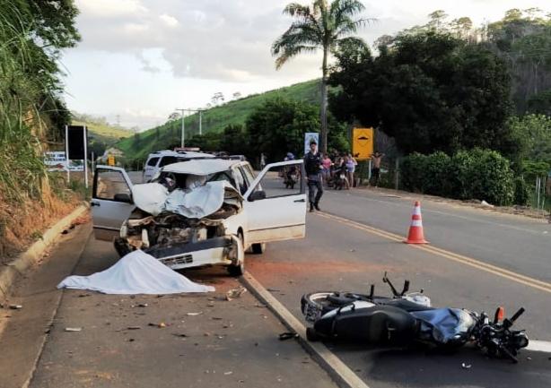 Mulher morre e carona fica ferido em acidente na rodovia ES 344, na tarde de ontem (25)