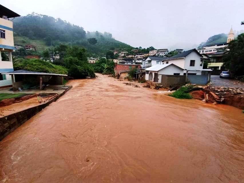 Chuva intensa provoca queda de barreiras e alagamentos em Vargem Alta