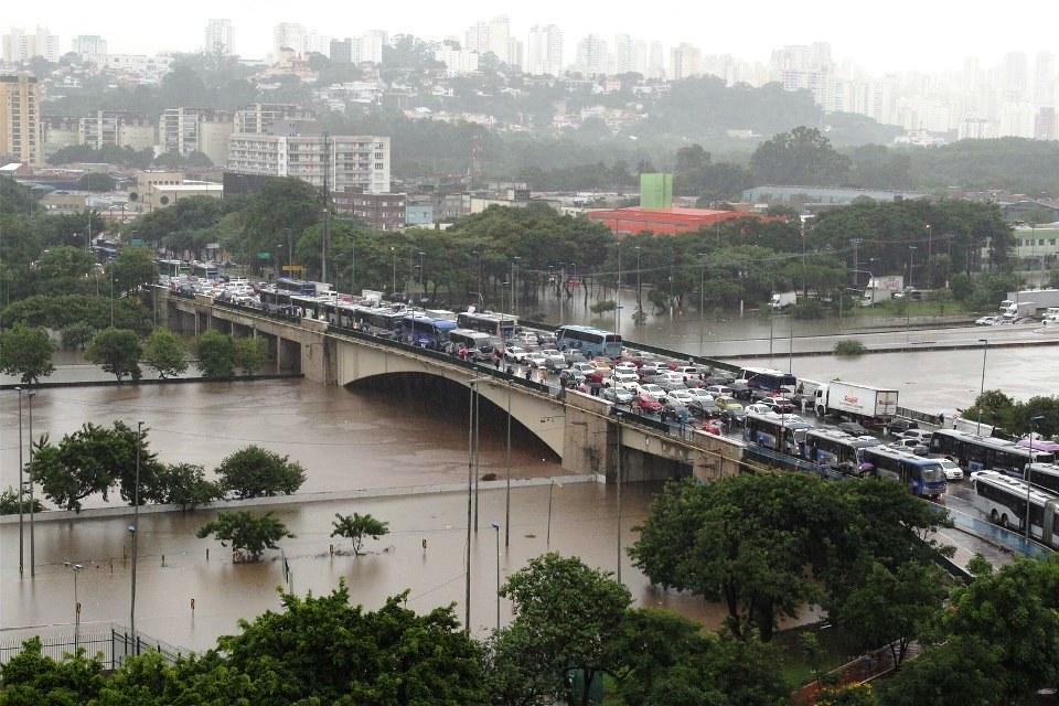 Por que fevereiro de 2020 teve chuvas acima da média no Sudeste?