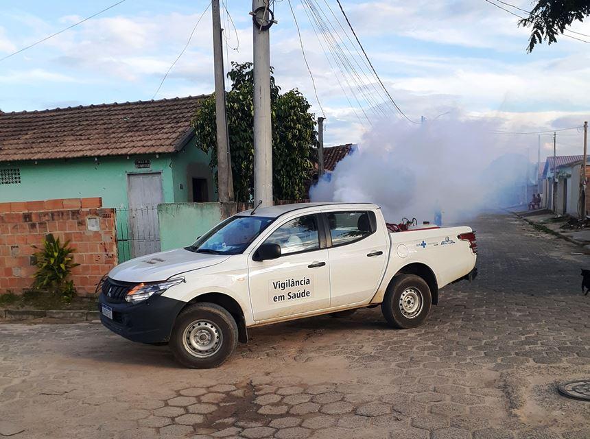 Boa Esperança intensifica o combate à dengue com carro fumacê