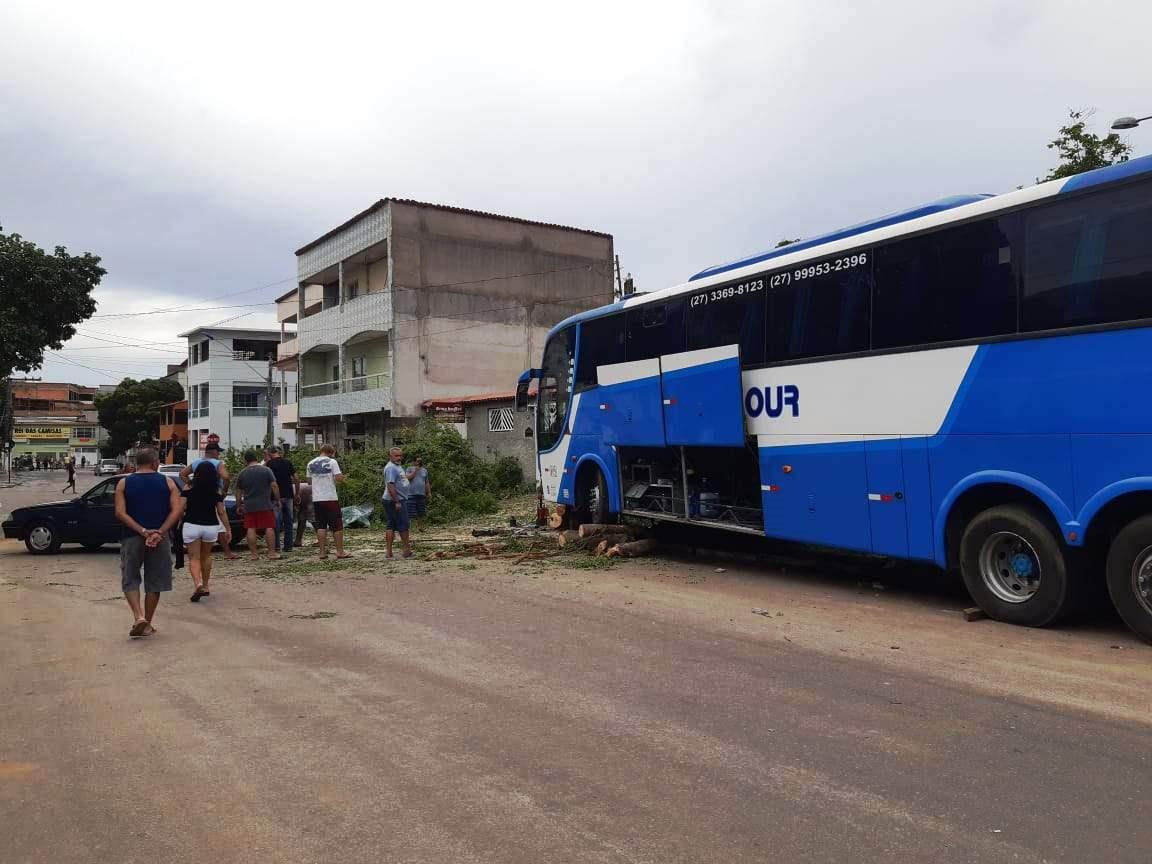 Motorista morre atropelado pelo próprio ônibus