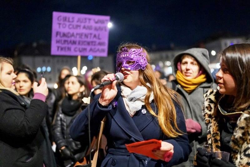 No 'Dia Internacional da Mulher' mulheres protestam em todo o mundo