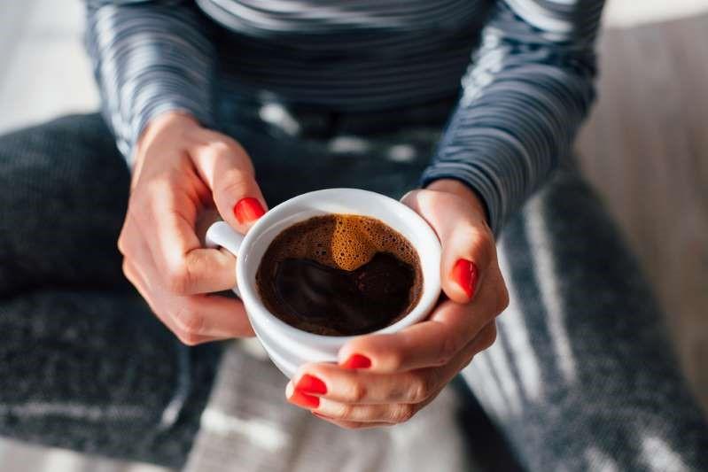 Por que tomar café dá vontade de ir ao banheiro? 