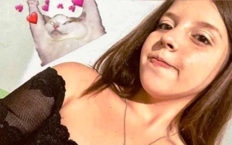 Jovem mata amiga com 35 facadas amiga porque “falava mal dela” na internet