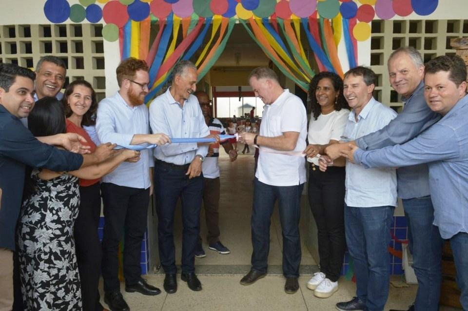 Governador inaugura reforma de creche e autoriza obras em Brejetuba