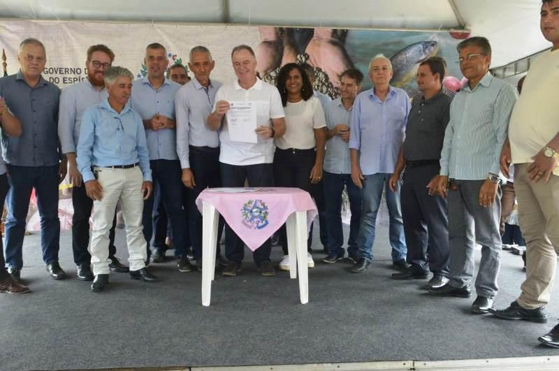 Governador inaugura reforma de creche e autoriza obras em Brejetuba