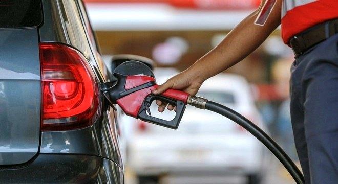 Petrobras reduz preços da gasolina em 12% e do diesel em 7,5%