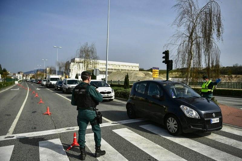 Mundo tem 275 mil infectados e nos EUA 75 milhões estão em isolamento