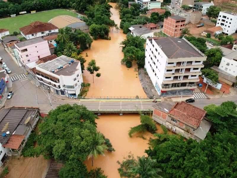 Forte chuva e rompimento de barragem em Santa Teresa atinge moradores de São Roque do Canaã