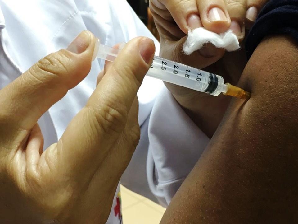 Pessoas do grupo prioritário que apresentam sintomas de gripe devem aguardar para se vacinar