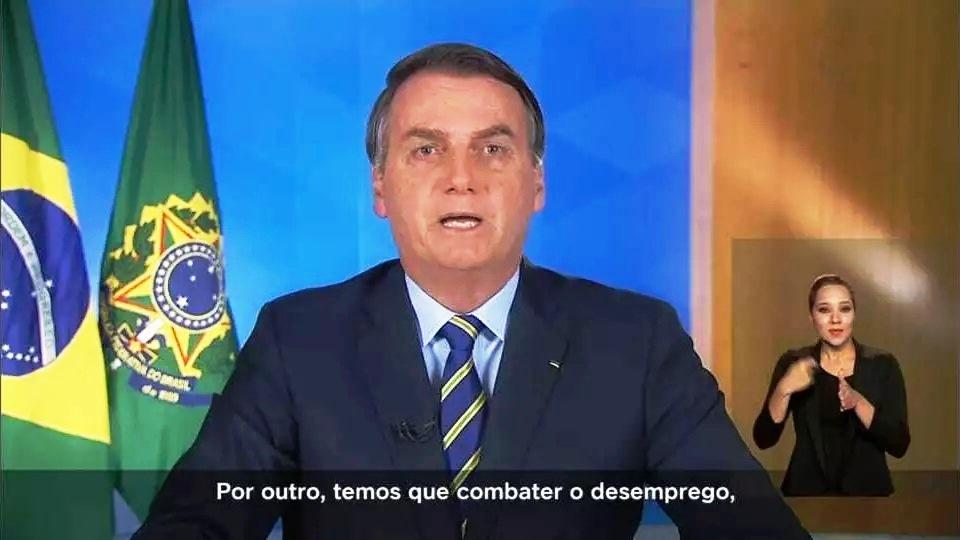 Bolsonaro baixa tom e diz que “missão” é salvar vidas e empregos