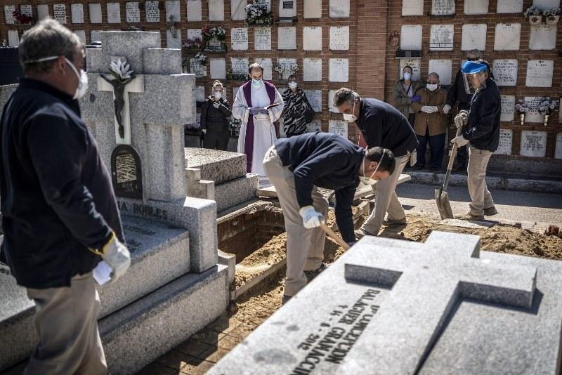 Espanha tem novo pico de mortes por coronavírus; foram 864 nas últimas 24 horas