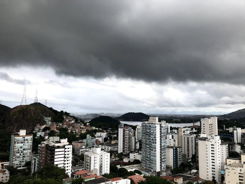 Institutos de meteorologia emitem avisos de chuva forte para o Espírito Santo