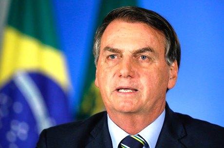 Internautas reagem ao convite de Bolsonaro por um dia de jejum e oração contra o coronavírus