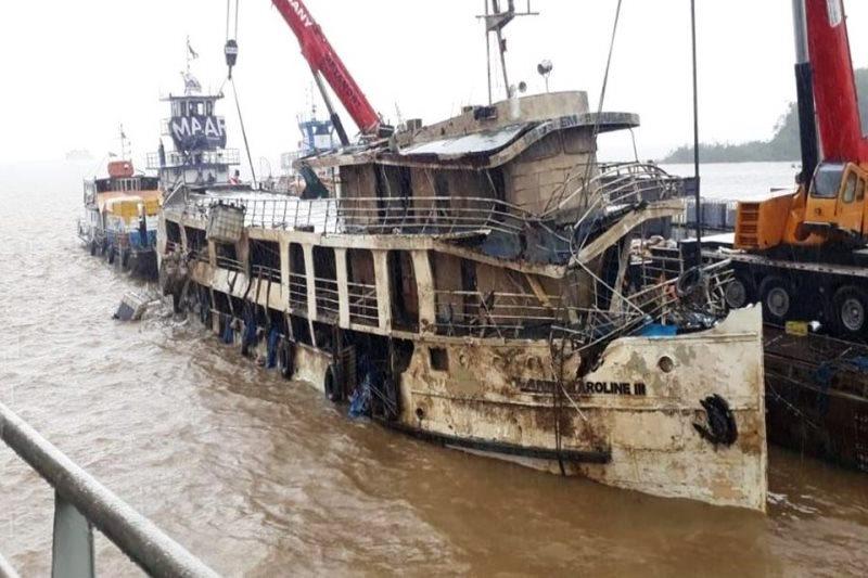 Dois corpos são encontrados em navio naufragado há mais de um mês