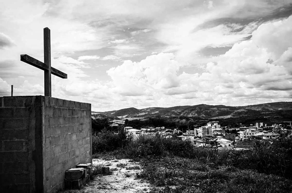 Onda de suicídio aterroriza mais que Covid-19 em cidade mineira