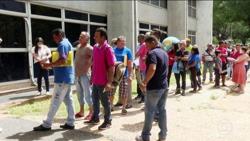 Justiça suspende exigência de regularização do CPF para pessoa receber auxílio de R$ 600