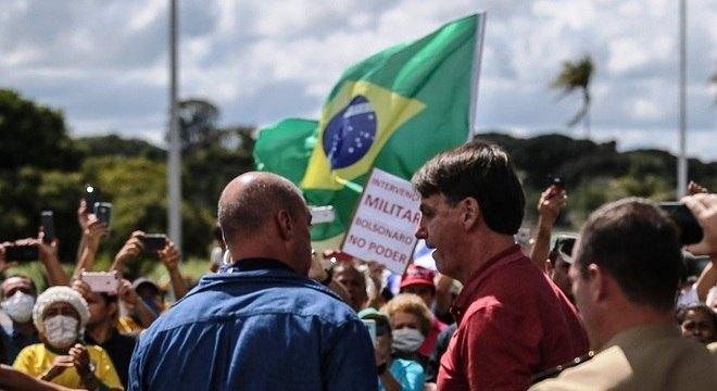 Protestos pedem fim de isolamento social em diversas regiões do Brasil