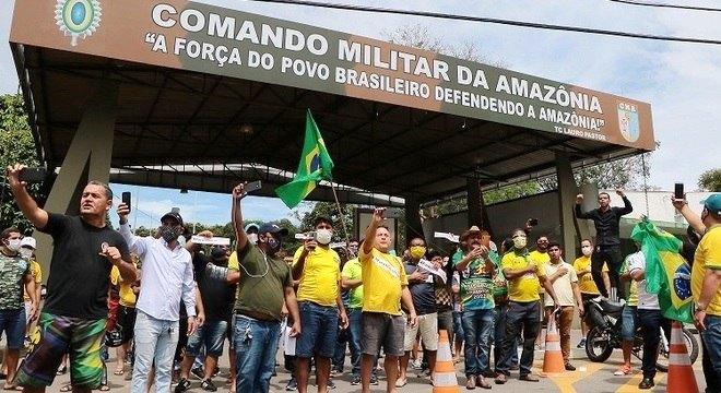 Protestos pedem fim de isolamento social em diversas regiões do Brasil