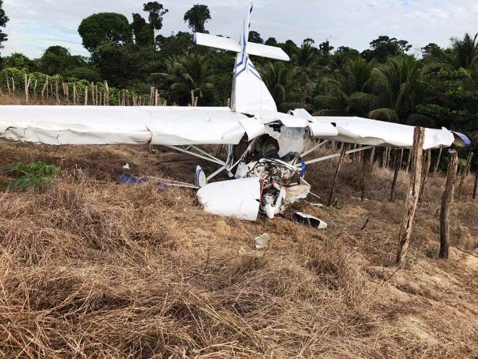 Avião monomotor cai em área rural de Jaguaré; dois homens ficam feridos