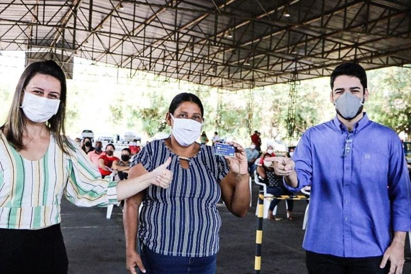 Cartão Reconstrução é entregue a famílias de Cachoeiro de Itapemirim