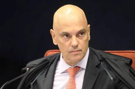 Alexandre de Moraes suspende nomeação de Ramagem para PF