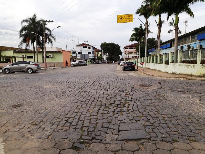 Avenida Democrata será fechada para obra de pavimentação, na segunda-feira (11)