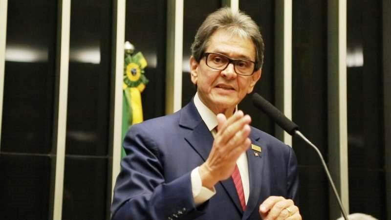 Roberto Jefferson sugere a Bolsonaro 'demitir o Supremo'