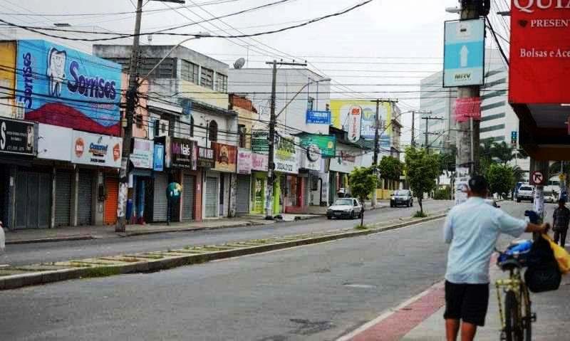 Comércio reabre as portas nesta segunda-feira (11)