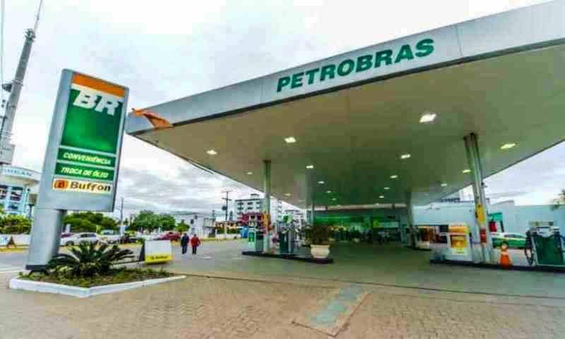 Petrobras anuncia reajuste de 12% para a gasolina; alta vale a partir do dia 21