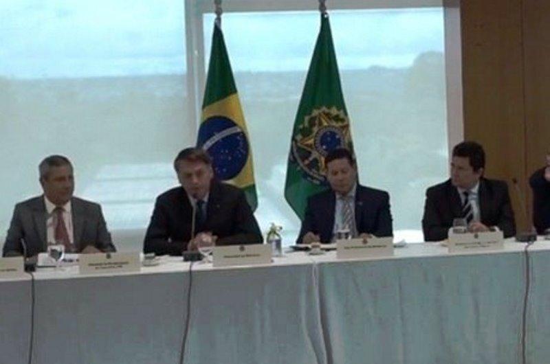 Parlamentares entram com representações contra ministros