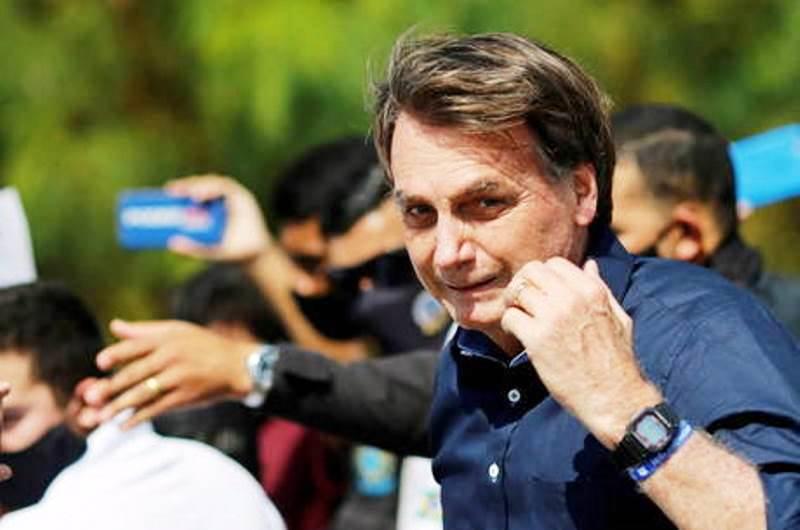 “Povo quer liberdade e democracia”, afirma Bolsonaro após manifestação