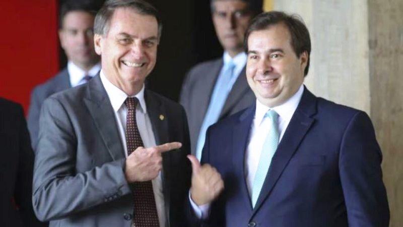 Aliança de Bolsonaro com Centrão é selada na troca de cargos; veja nomeados