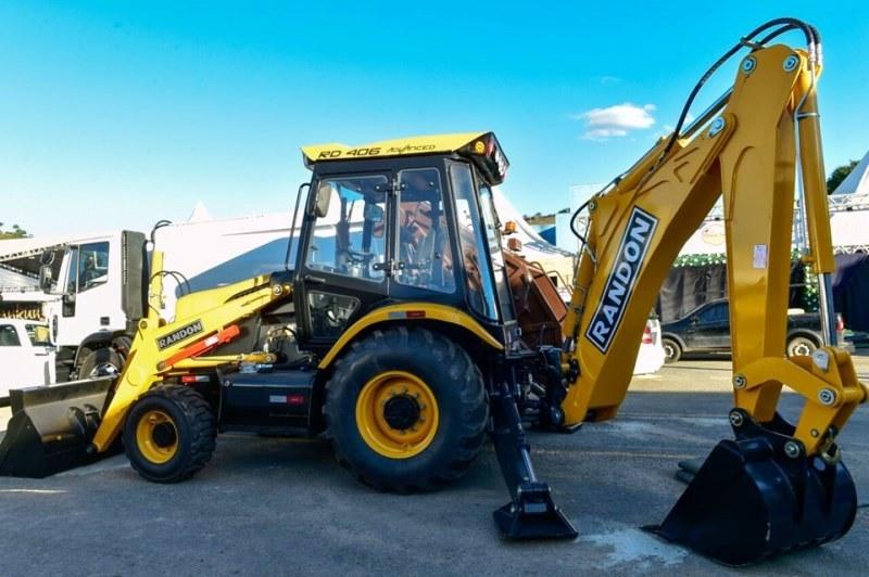 Governo do Estado entrega equipamentos agrícolas para município de Castelo