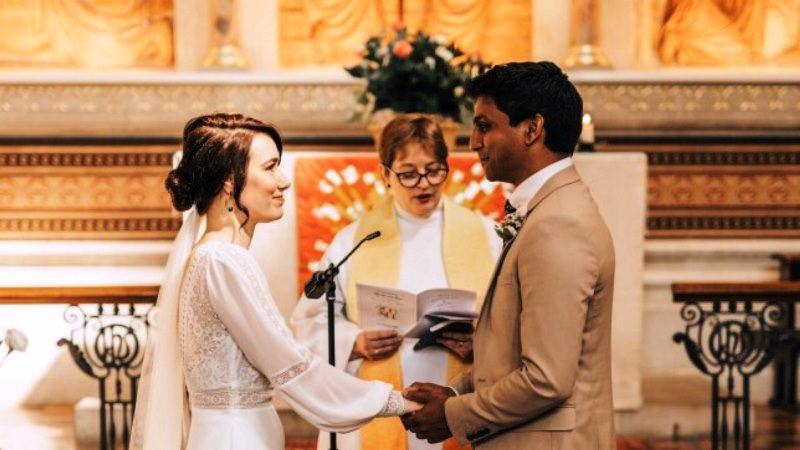 Médico e enfermeira realizam casamento em pleno hospital para 