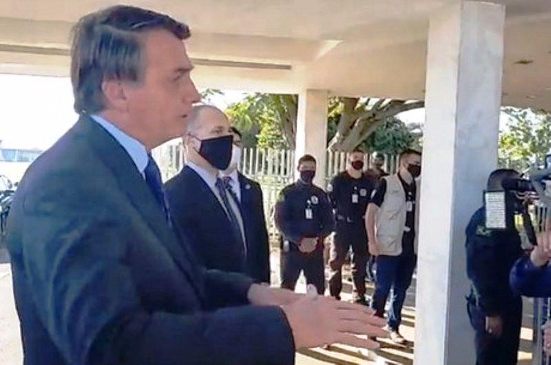 Bolsonaro põe em dúvida número alto de mortos pela covid-19